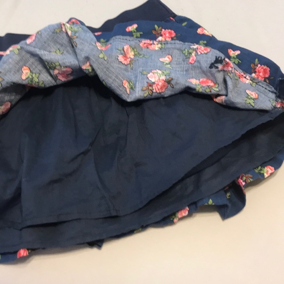 Floral mini skirt - Picture 3 of 3